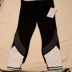 90 Degress Workout leggings. Size L NWT